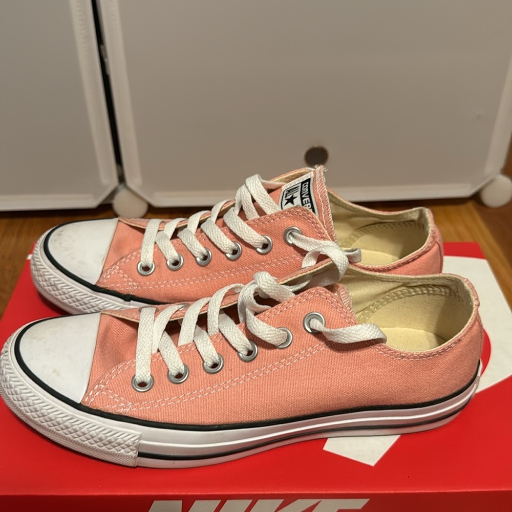 Pink converse - Picture 2 of 5